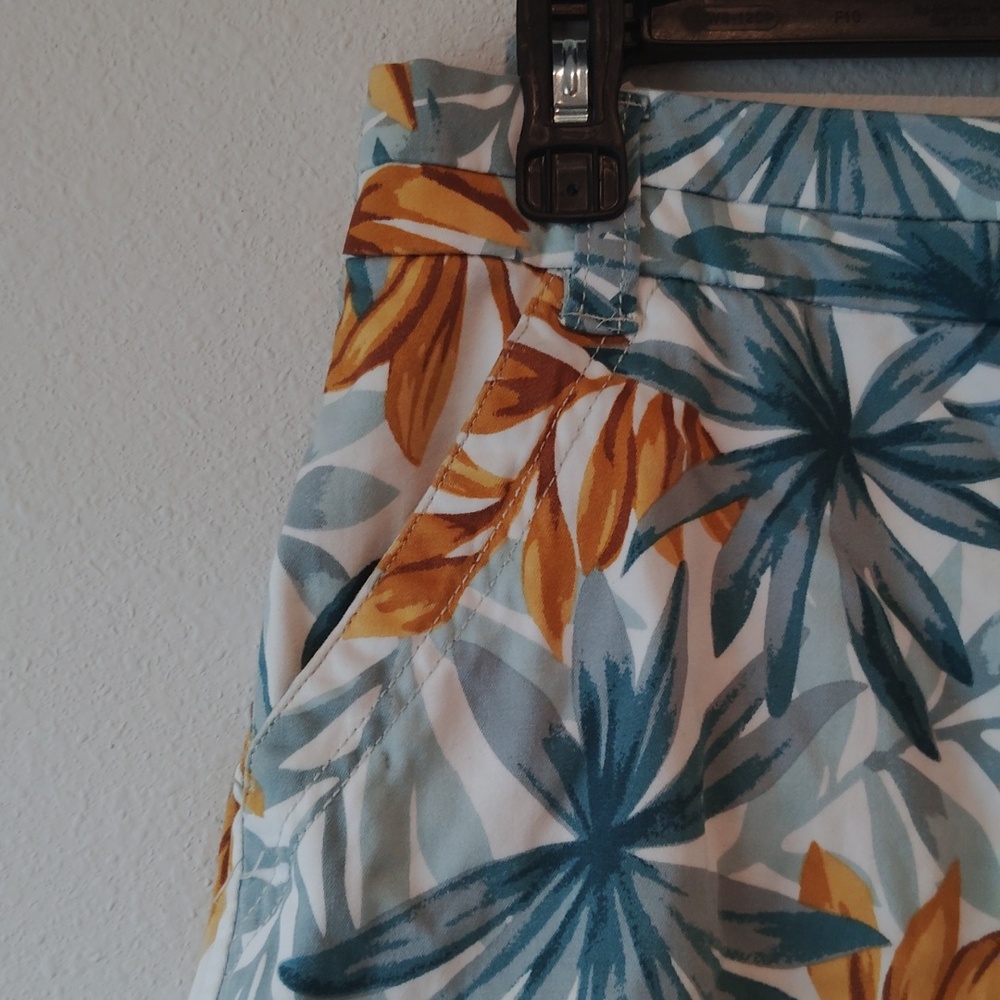 Tinsel Leaf Print Summer Shorts - Picture 5 of 5